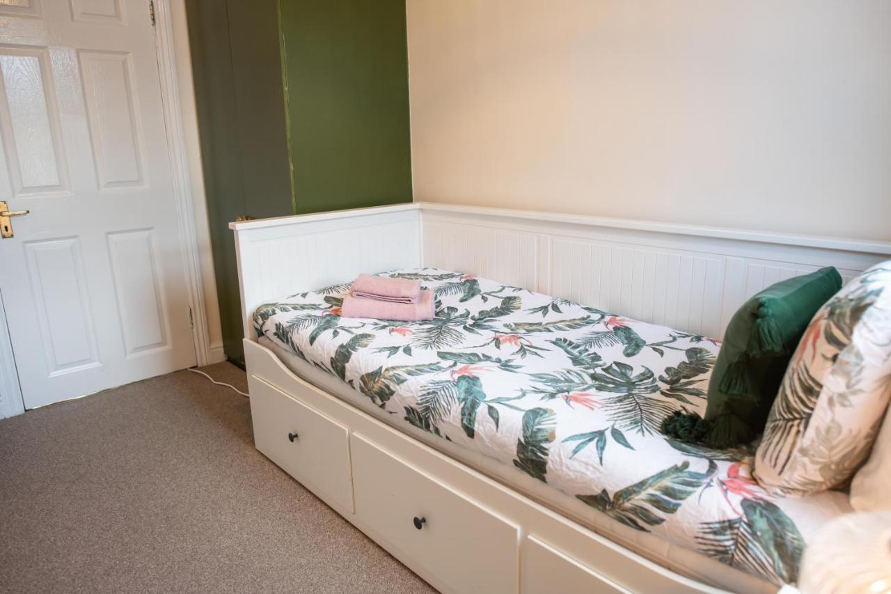 4 Bedroom Flat With High Speed Wi-Fi In North Acton, Ealing, West London Kültér fotó
