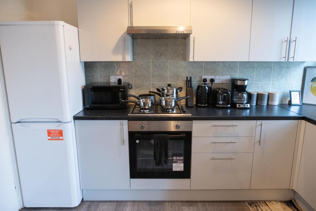 4 Bedroom Flat With High Speed Wi-Fi In North Acton, Ealing, West London Kültér fotó