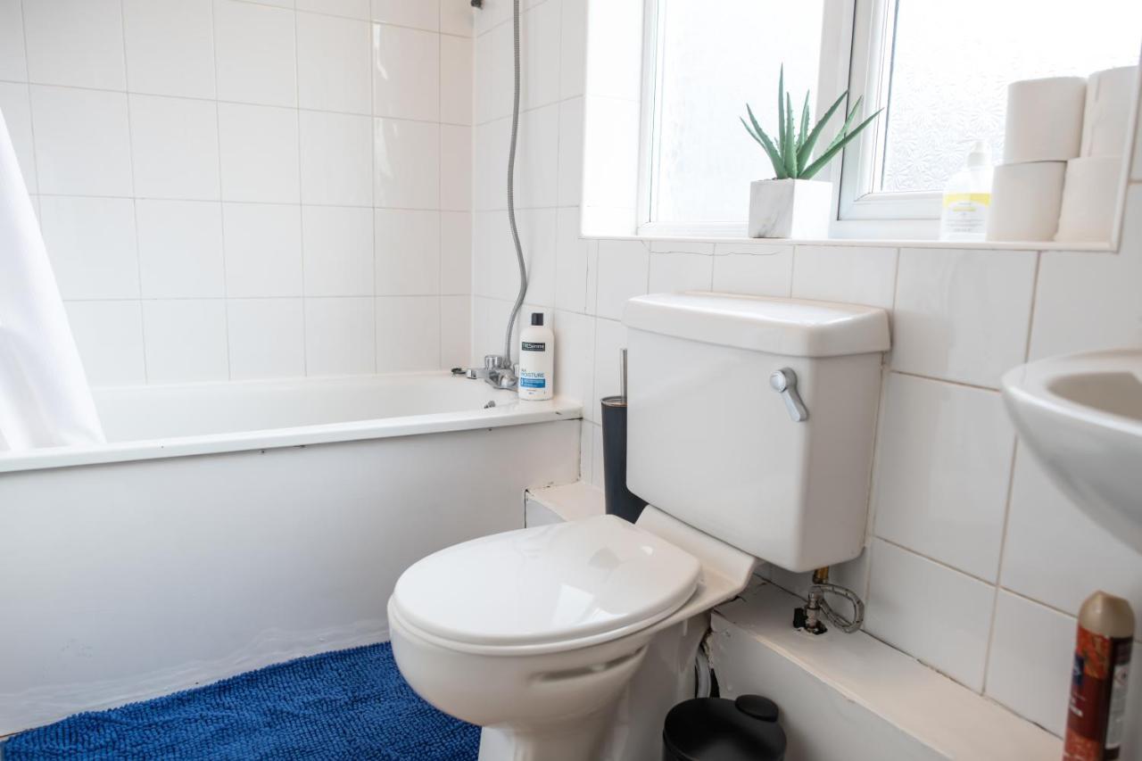 4 Bedroom Flat With High Speed Wi-Fi In North Acton, Ealing, West London Kültér fotó