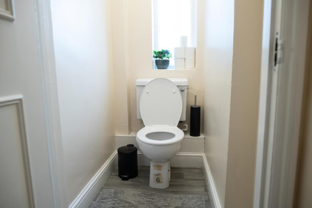 4 Bedroom Flat With High Speed Wi-Fi In North Acton, Ealing, West London Kültér fotó