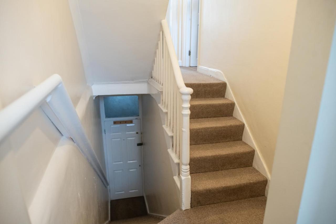 4 Bedroom Flat With High Speed Wi-Fi In North Acton, Ealing, West London Kültér fotó