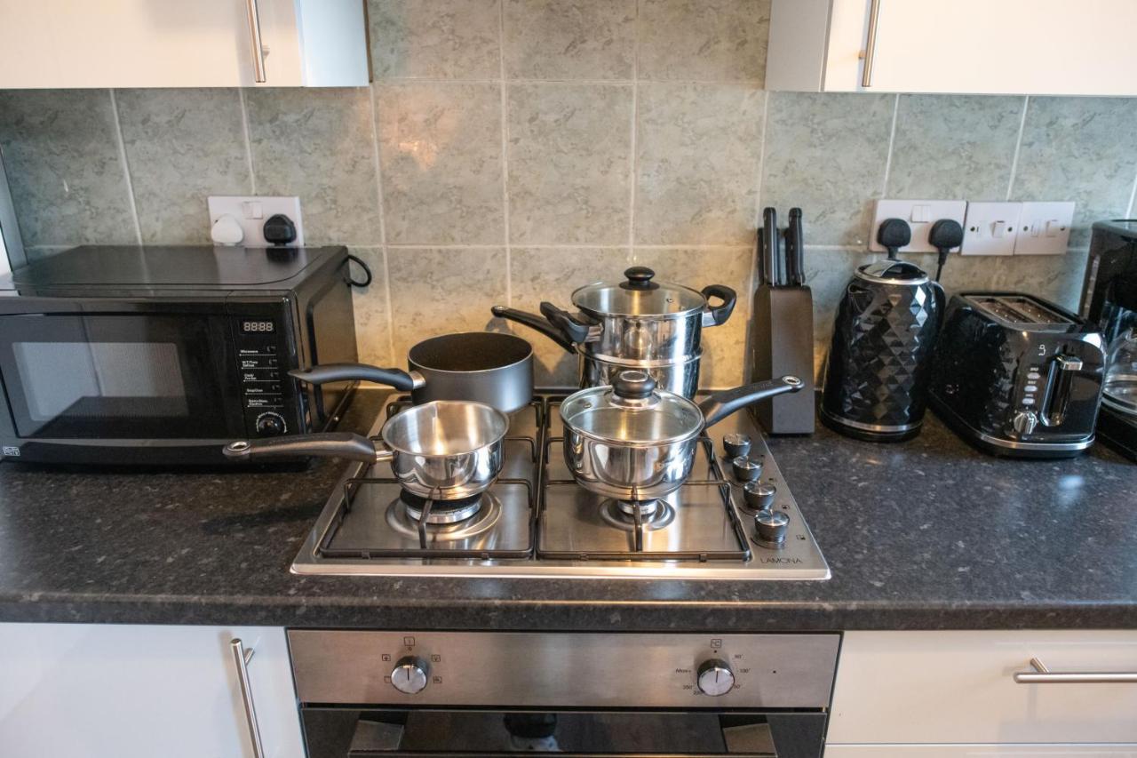 4 Bedroom Flat With High Speed Wi-Fi In North Acton, Ealing, West London Kültér fotó