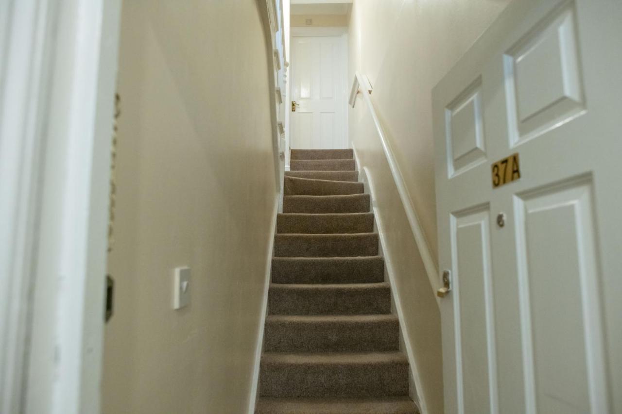4 Bedroom Flat With High Speed Wi-Fi In North Acton, Ealing, West London Kültér fotó