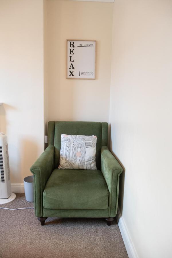 4 Bedroom Flat With High Speed Wi-Fi In North Acton, Ealing, West London Kültér fotó