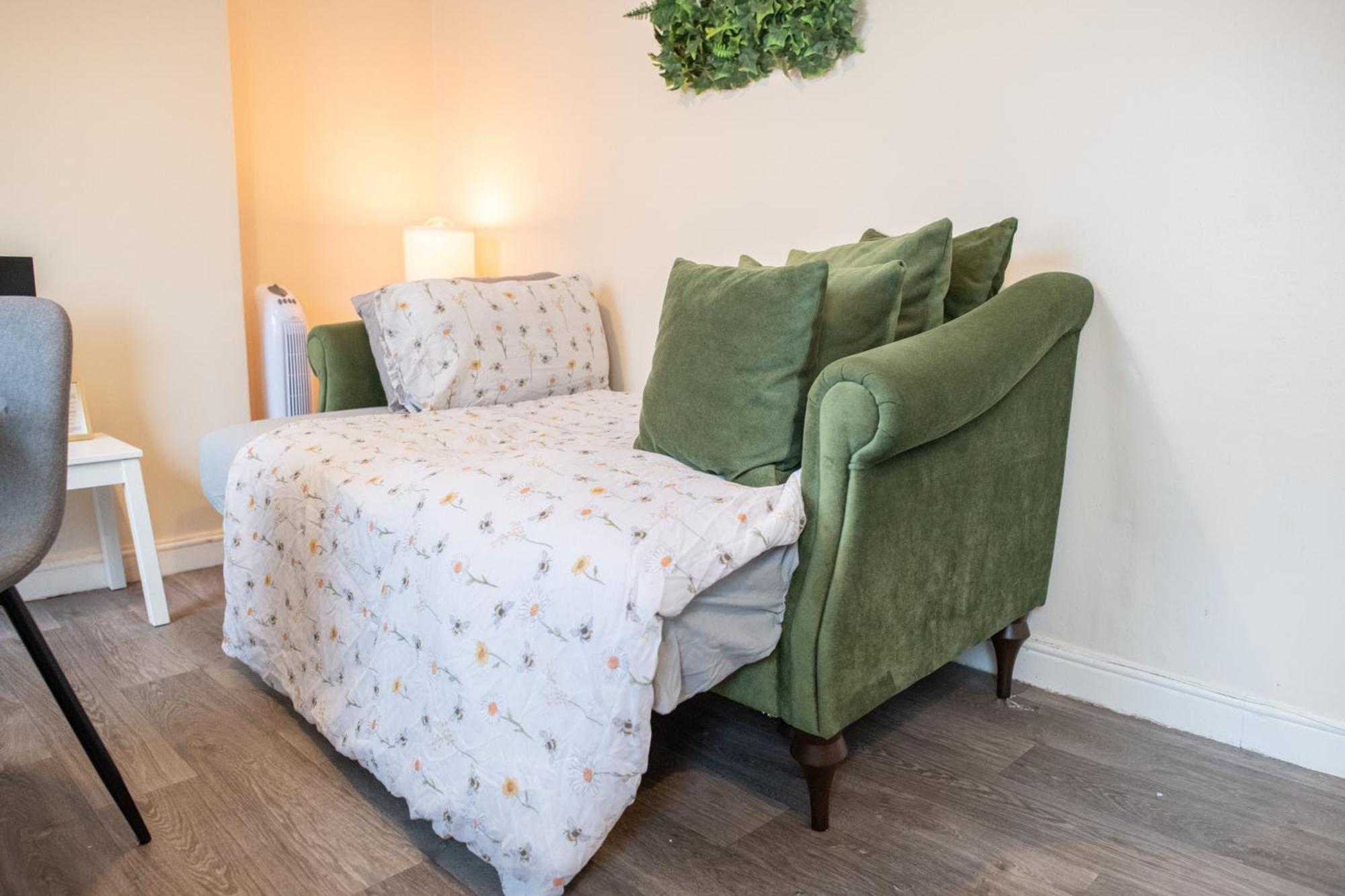 4 Bedroom Flat With High Speed Wi-Fi In North Acton, Ealing, West London Kültér fotó
