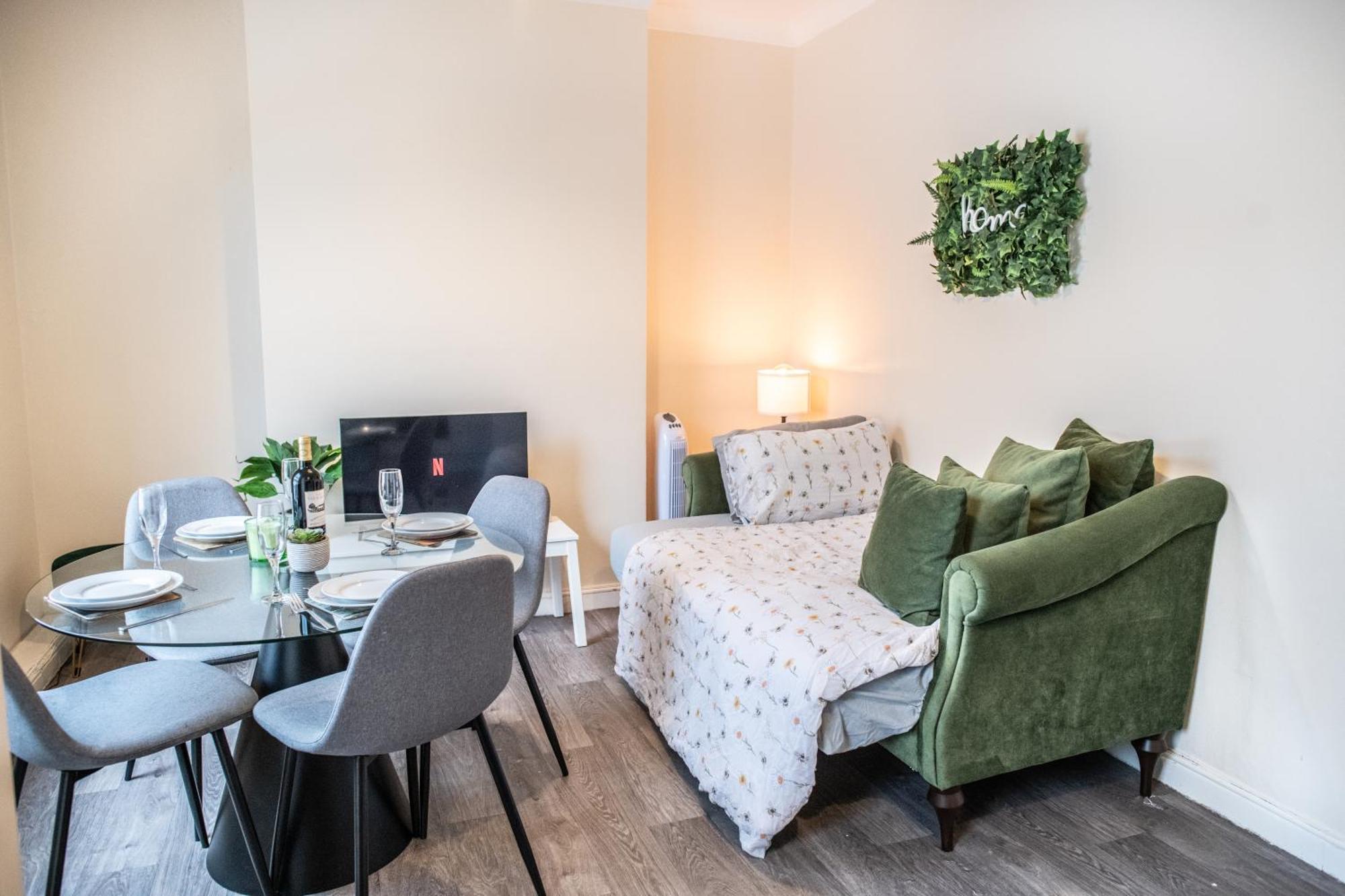 4 Bedroom Flat With High Speed Wi-Fi In North Acton, Ealing, West London Kültér fotó